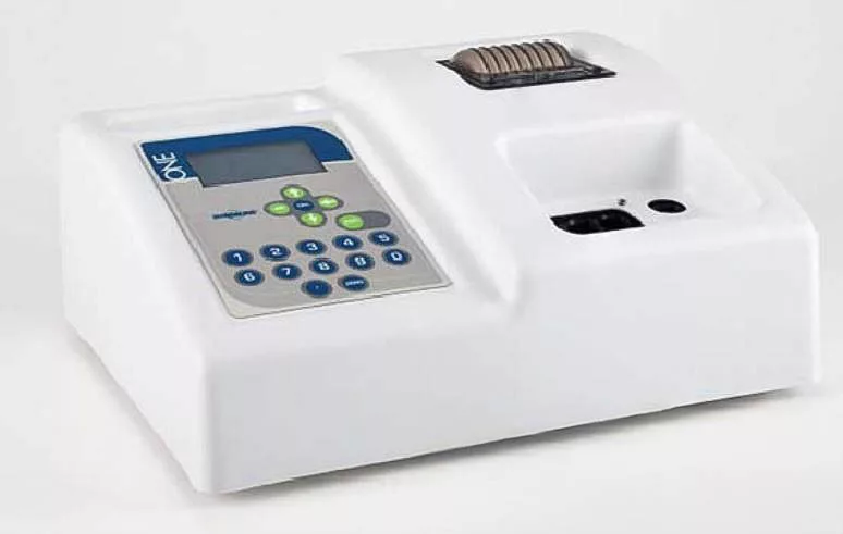 ONE poloautomatický vinársky fotometer